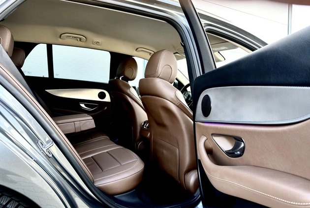 Mercedes-Benz Klasa E cena 116999 przebieg: 149542, rok produkcji 2018 z Sośnicowice małe 631